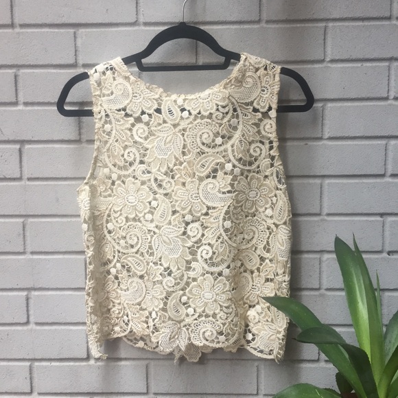 Forever 21 Tops - Lace tank top 🌿